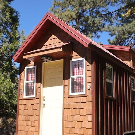 Storybook Village Pine Cove Esterno foto