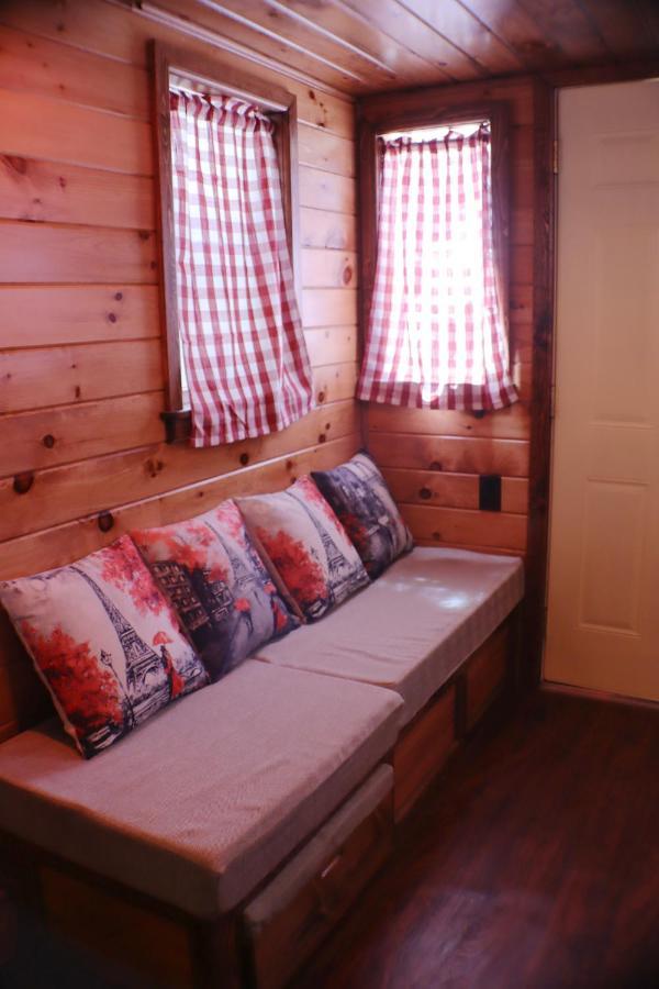 Storybook Village Pine Cove Esterno foto